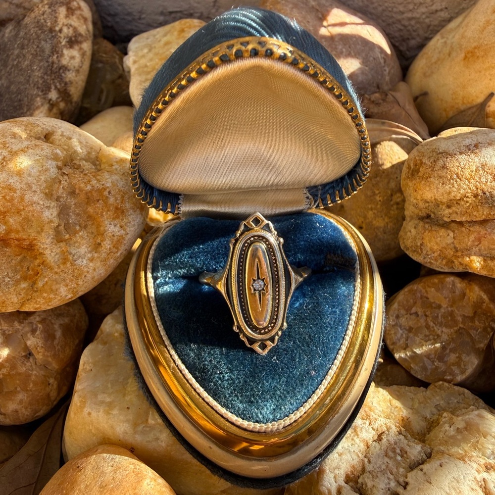 Vintage Avon Kensington Ring Gold Tone